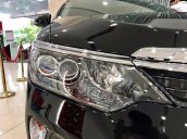 Bán Toyota Camry đời 2017, màu đen