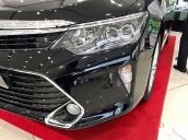 Bán Toyota Camry đời 2017, màu đen