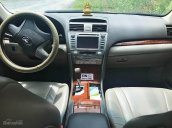 Cần bán xe Toyota Camry 2.4G năm 2010, màu bạc