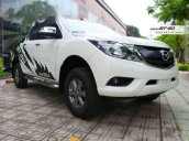 Bán Mazda BT 50 2.2 MT năm 2017, màu trắng