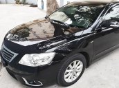 Cần bán Toyota Camry 2.4G đời 2011, màu đen số tự động, 700 triệu