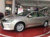 Bán Toyota Camry đời 2018, giao ngay, khuyến mãi hấp dẫn, hỗ trợ trả góp