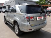 Bán ô tô Toyota Fortuner V (4x2) đời 2013, màu bạc, giá chỉ 695 triệu