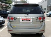 Bán ô tô Toyota Fortuner V (4x2) đời 2013, màu bạc, giá chỉ 695 triệu