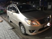 Cần bán Toyota Innova J sản xuất 2011, màu bạc chính chủ giá cạnh tranh