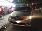 Cần bán Toyota Innova J sản xuất 2011, màu bạc chính chủ giá cạnh tranh