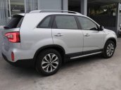 Cần bán Kia Sorento đời 2017, màu bạc