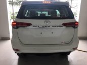 Cần bán Toyota Fortuner đời 2017, màu trắng, nhập khẩu nguyên chiếc