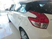 Bán Toyota Yaris đời 2017, màu trắng, nhập khẩu nguyên chiếc, 575tr