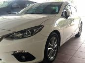 Cần bán lại xe Mazda 3 đời 2015, màu trắng xe gia đình