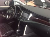 Bán ô tô Toyota Innova G Venturer đời 2018, màu đen, giá tốt