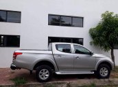 Bán xe Mitsubishi Triton đời 2017, màu bạc