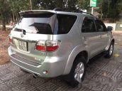 Bán gấp Toyota Fortuner G đời 2009, màu bạc số sàn