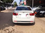 Cần bán lại xe Hyundai Avante 1.6 AT đời 2011, màu trắng như mới, giá chỉ 390 triệu