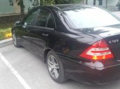 Cần bán gấp Mercedes 2.0 AT đời 2004, màu đen