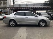 Bán gấp Toyota Corolla altis 1.8AT đời 2013, màu bạc