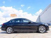 Bán Mercedes C200 form 2016, màu đen, siêu lướt thanh toán 400 triệu nhận xe với gói vay cực ưu đãi