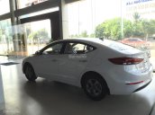 Bán xe Hyundai Elantra 1.6MT 2017, màu trắng, mới 100%, giá từ 555 triệu, góp đến 85% xe, xe ở Đắk Nông, Đắk Lắk