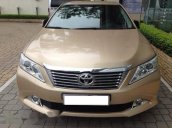 Cần bán gấp Toyota Camry đời 2014, màu vàng