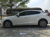 Cần bán xe Mazda 3 đời 2016, màu trắng đã đi 18000km