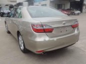 Cần bán gấp Toyota Camry đời 2014, màu vàng