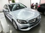 Cần bán xe Mercedes C200 sản xuất 2017, màu bạc, chạy 7330 km, còn như mới giá rẻ