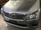 Bán xe Toyota Innova 2.0 E đời 2013, màu bạc