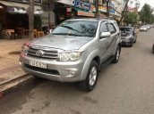 Bán Toyota Fortuner G đời 2010, màu bạc ít sử dụng, giá 620tr