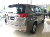 Bán ô tô Toyota Innova E đời 2018, màu đồng ánh kim, giao xe ngay