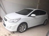 Cần bán gấp Hyundai Accent Blue AT sản xuất 2015, màu trắng