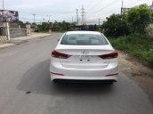 Bán gấp Hyundai Elantra 1.6AT tự động, xe gia đình 2018, màu trắng, giá 619 triệu, góp 85% xe, xe ở Đắk Lắk - Đắk Nông