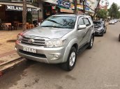 Cần bán xe Toyota Fortuner G đời 2010, màu bạc ít sử dụng