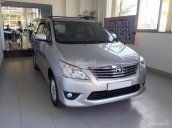 Cần bán xe Innova V 2013 tự động, màu xám bạc, odo 4 vạn mới toanh