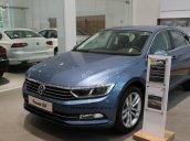 Bán Volkswagen Passat 2017 nâng cấp trang bị an toàn - Ưu đãi mới nhất. LH Hotline 0933689294