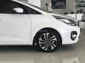 Bán ô tô Kia Rondo năm 2017, màu trắng, giá chỉ 619 triệu chỉ cần đưa trước 190 triệu có xe chạy trong tết nhé