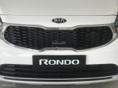 Bán ô tô Kia Rondo năm 2017, màu trắng, giá chỉ 619 triệu chỉ cần đưa trước 190 triệu có xe chạy trong tết nhé