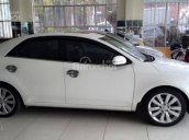 Nhà cần bán xe Kia Forte 2013 AT màu trắng