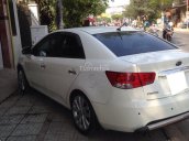 Nhà cần bán xe Kia Forte 2013 AT màu trắng