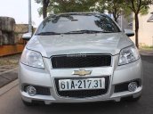 Cần bán xe Chevrolet đời 2015, màu bạc