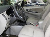 Cần bán Toyota Innova E 2.0MT đời 2016, màu bạc, giá 658tr