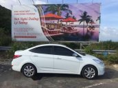 Bán ô tô Hyundai Accent MT đời 2016, màu trắng chính chủ