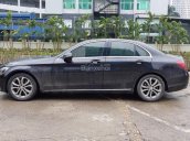 Bán xe Mercedes C200 đời 2015, màu đen, mới đi được 4 vạn, chỉ trả 350 triệu rinh xe về ngay