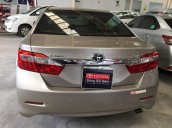 Bán Camry 2.0E 2013/2014, xe đẹp (tặng trước bạ), hỗ trợ vay 70%, lãi suất ưu đãi