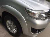 Cần bán chiếc Toyota Fortuner 2.5G MT 2014, máy dầu màu bạc