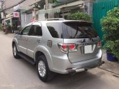 Cần bán chiếc Toyota Fortuner 2.5G MT 2014, máy dầu màu bạc