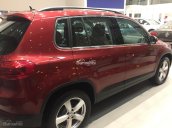 Cần bán xe Volkswagen Tiguan 2017 màu đỏ, nhập khẩu nguyên chiếc. LH: 0978877754 Cam kết giá tốt