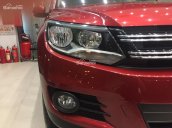 Cần bán xe Volkswagen Tiguan 2017 màu đỏ, nhập khẩu nguyên chiếc. LH: 0978877754 Cam kết giá tốt