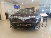 Camry 2.0E 2017 đen mới 100%, trả trước 200tr giao xe ngay