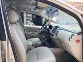 Cần bán xe Innova E 2015 màu vàng cát, số sàn, xe nhà đi