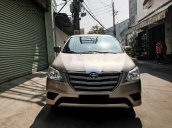 Cần bán xe Innova E 2015 màu vàng cát, số sàn, xe nhà đi